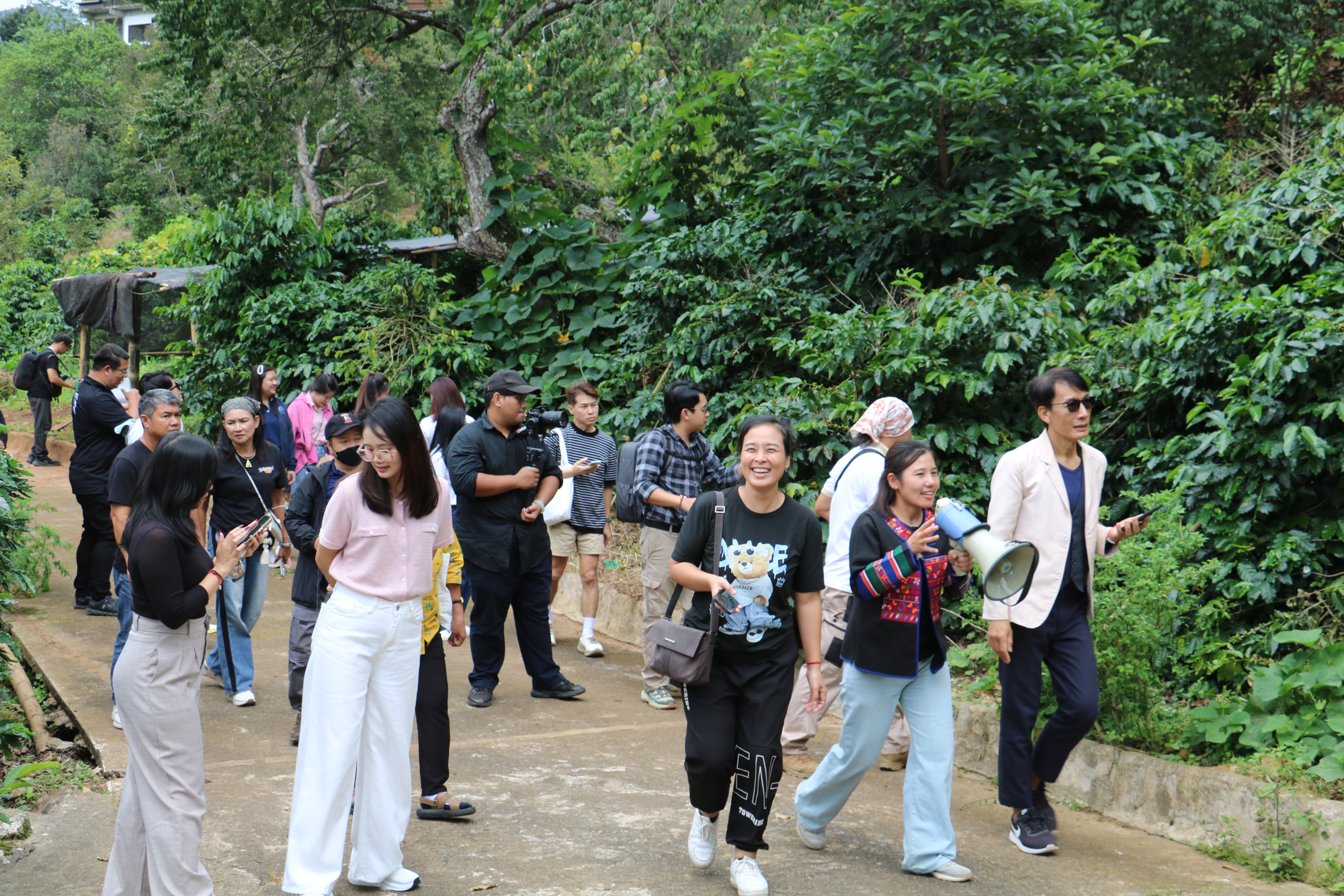 FAM TRIP พาสัมผัสต้นทางกาแฟดอยช้าง เรียนรู้กระบวนการผลิตครบวงจรจากต้นน้ำสู่ปลายน้ำ