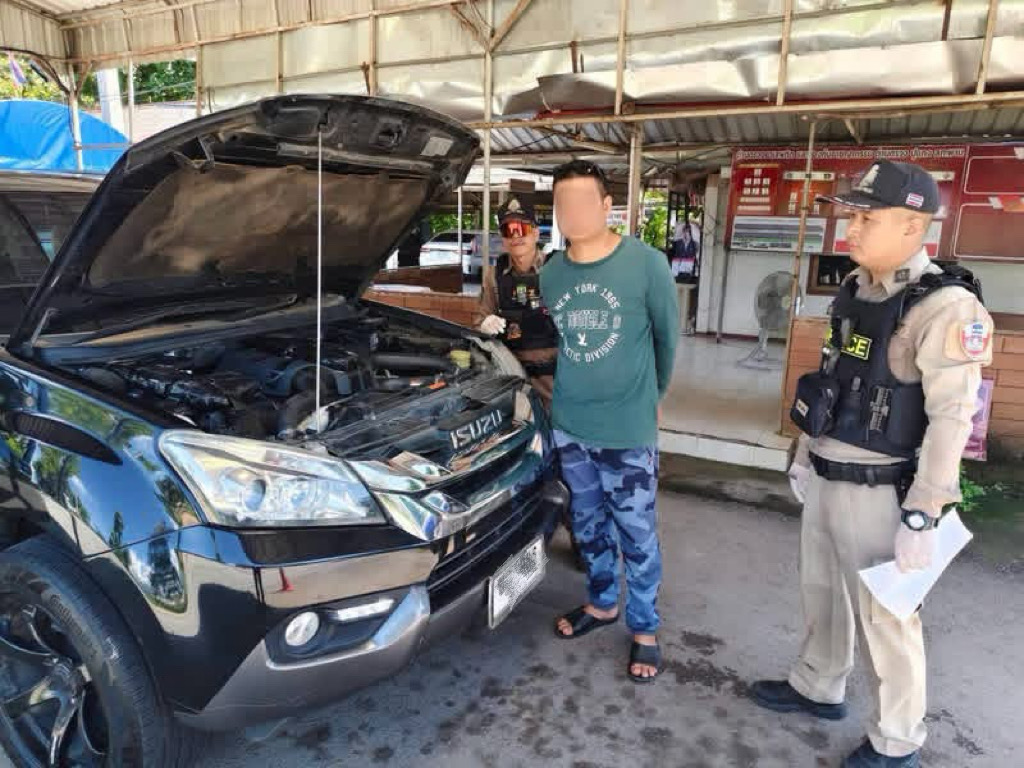พิรุธกลางด่าน! ปูแกงสกัด MU-X พบยาบ้า 3 แสนเม็ด ซุก 3 จุดในรถ