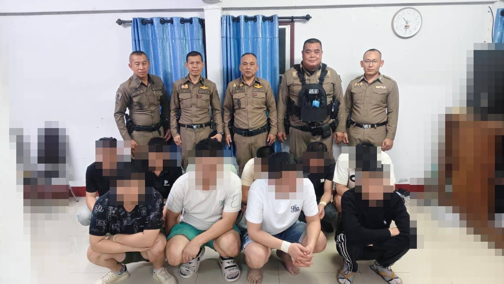 จับ 12 ผู้ต้องหา! สกัดขบวนการช่วยเหลือชาวจีนเข้าเมืองผิดกฎหมาย รวบคนไทย 2 ราย ชาวจีน 10 ราย ยึดรถ 2 คัน มือถือ 20 เครื่อง